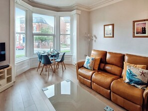 Open plan living space | Spire View Apartment - Spire & Church View, Bridlington