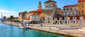 Trogir promenade, 10 min walking from the apartment