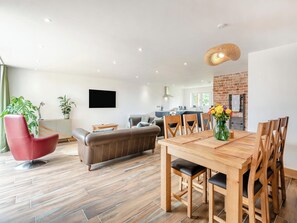 Open plan living space | Heron’s Den - Langton Hill Retreats, Langton Hill, near Horncastle