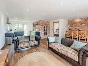 Open plan living space | Heron’s Den - Langton Hill Retreats, Langton Hill, near Horncastle