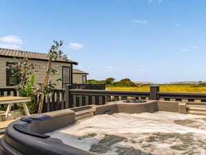 Hot tub | Holywell Sunset, Newquay