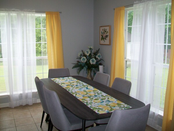 Open & airy dining for you and your guests to enjoy