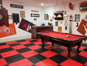 Garage Game Room with AC! Play arcade games, pool, corn hole, washers, & more!