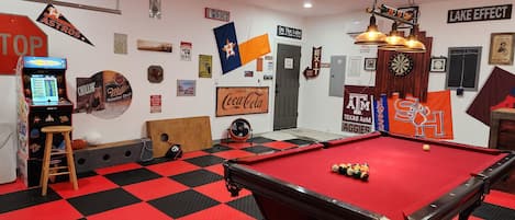 Garage Game Room with AC! Play arcade games, pool, corn hole, washers, & more!