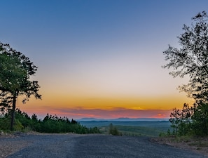 You will love to capture the memories with this stunning postcard-worthy backdrop from the cabin front yard!