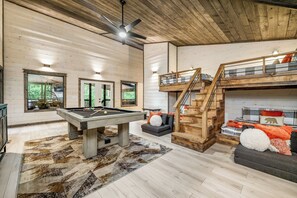In this gameroom/bunkroom, you’ll find sleeping accommodations for 8, with full-on- queen bunk beds.