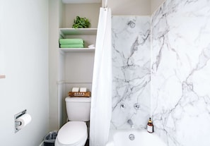 🏆Spotted by a famous London Based Blogger, highlighted on their website as one of the amazing Airbnbs in Columbus, Ohio to check out!- Itsallbee
Luxury vacation homes Columbus Ohio