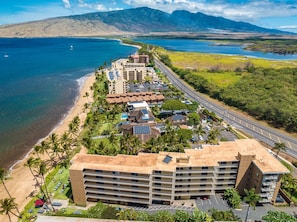 Aerial view of Sugar Beach looking toward Kealia and in the background the West Maui Mountains