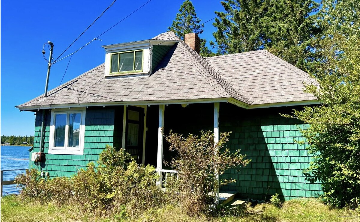 Seaside Cottage to Die For