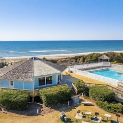Club House and 2nd outdoor pool