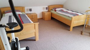 Schlafzimmer 2