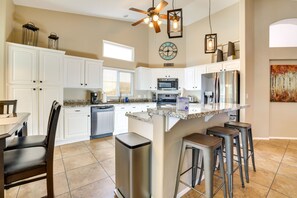 Dining Area & Kitchen | Blender | Toaster | Drip Coffee Maker