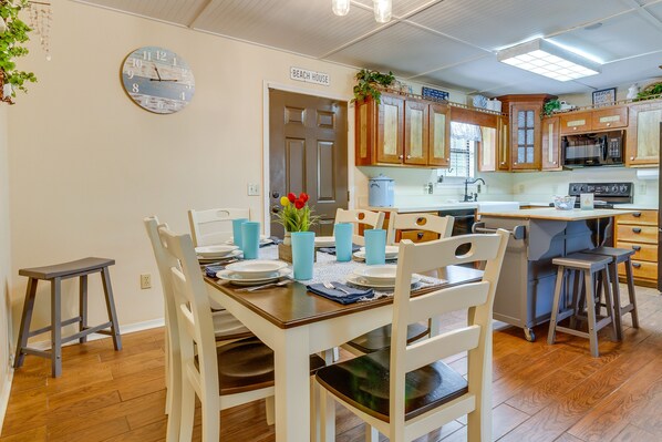 Navarre Vacation Rental | 3BR | 2BA | 1,100 Sq Ft | Stairs Required