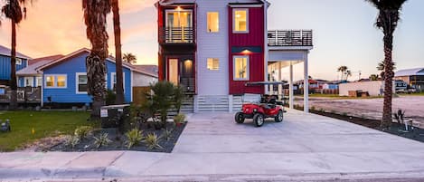 Exterior - Welcome to Modern by the Sea Red!