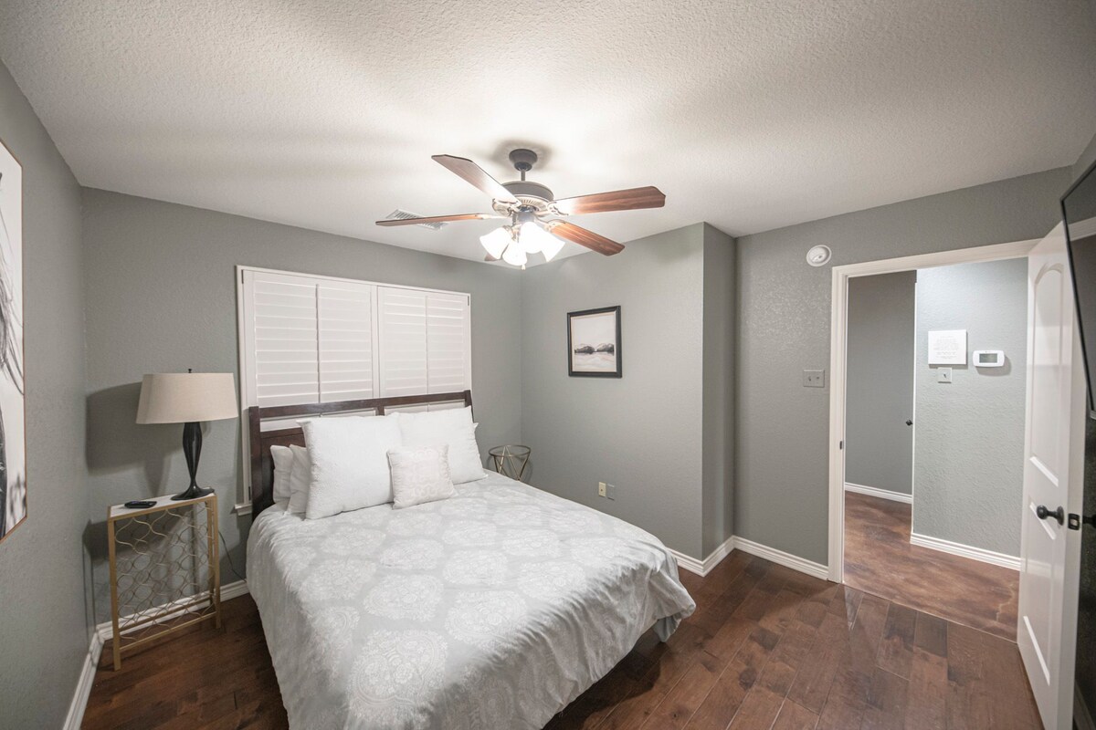 Right At Home-Midland Monterrey House