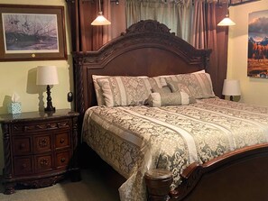 Master Bedroom (King)
