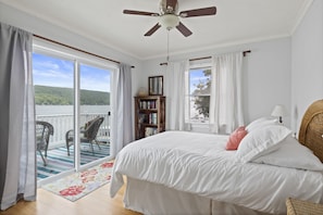 Imagine waking up in this cozy bedroom and with lake view in the morning