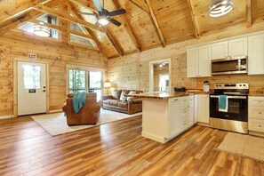 Kitchen/ Living