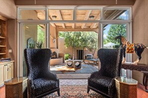 6610 - Enjoy the Open Space and Flow From Indoors to Outdoors