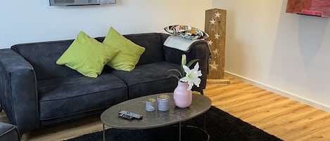 Wohnzimmer mit Smart TV