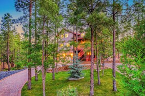 Red Roof Pines Lodge