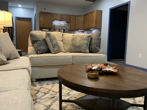 Comfy space for 6