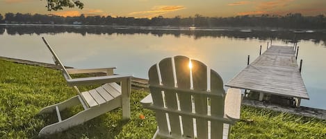 Sunsets are better over the lake! Enjoy your own private pier! (seasonal)