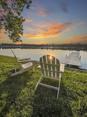 Sunsets are better at the lake! Enjoy your own private pier! (seasonal)