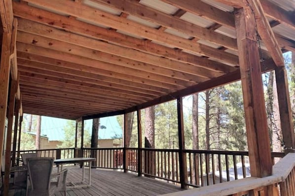 Huge Covered Patio!!