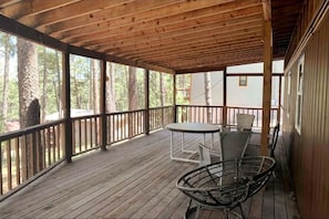 Huge Covered Patio!!