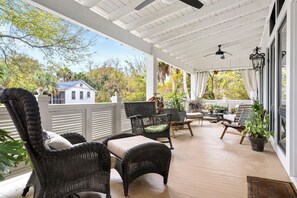 Hemingway | Jungle Hideaway