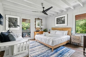 King Bedroom with Daybed Trundle (2 Single beds)