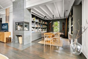 Hemingway | Jungle Hideaway