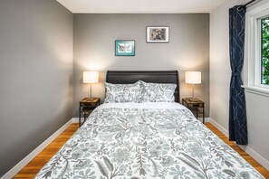 Bedroom 3 with queen bed