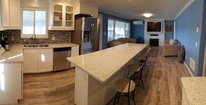 Dinner table/island