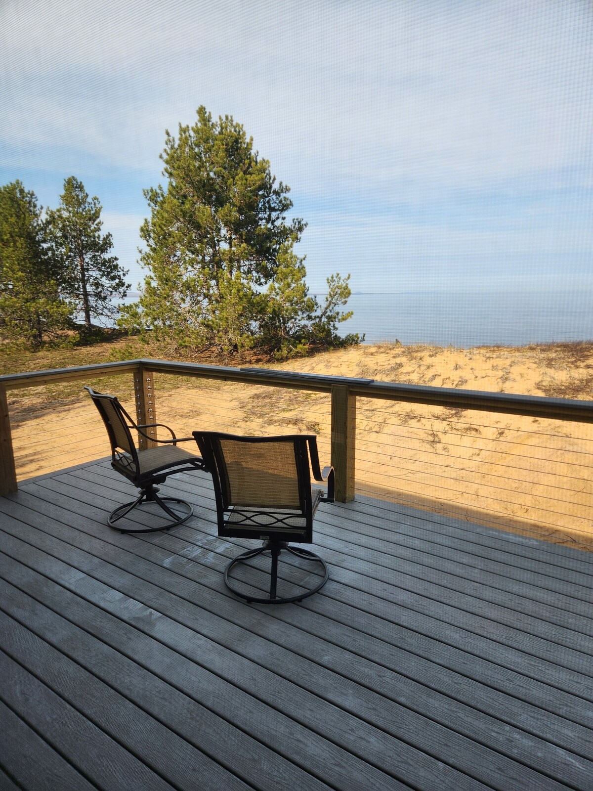 Luxurious beachfront retreat on Lake Superior!
