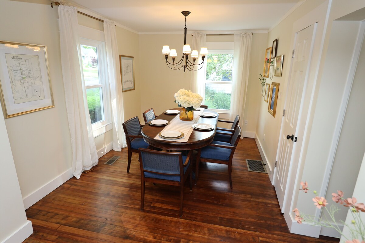 Family, pet friendly downtown New England charmer. Mins from Yale, Choate, QU.