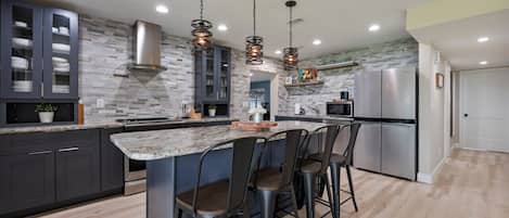 Beautifully Remodeled Eat in Kitchen