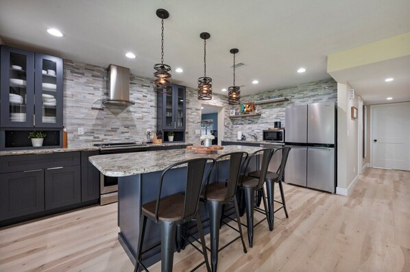 Beautifully Remodeled Eat in Kitchen