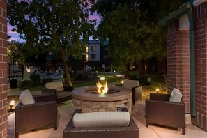 Outdoor firepit
