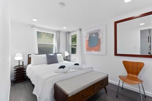 Master bedroom with Queen Bed