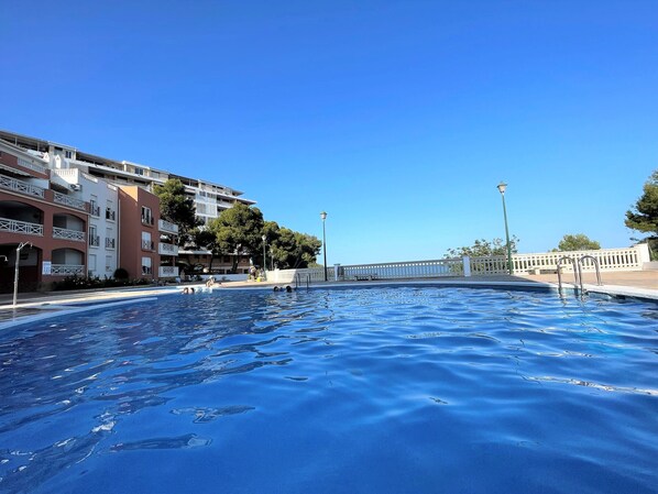 Swimming pool