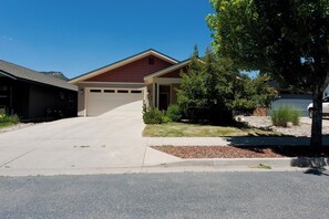 Exterior view - 2 car garage