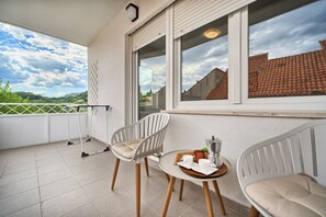 Balcony with sitting area