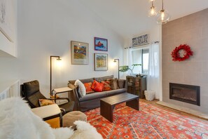 Living Room | Smart TV | Free WiFi