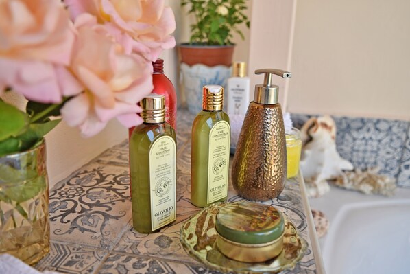 Bathroom amenities