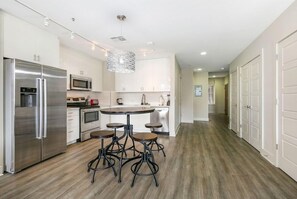 Kitchen/Dining area