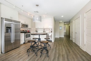 Kitchen/Dining area