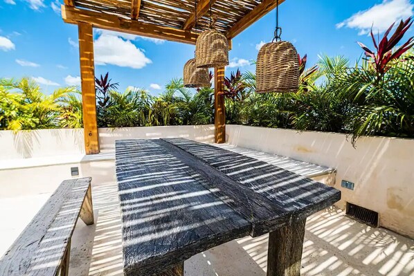 Outdoor dining