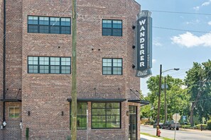 New building, conveniently located just 10 min to Broadway and 13 min to Grand Ole Opry. Check out the hair salon on the ground floor in case you need a quick cut!